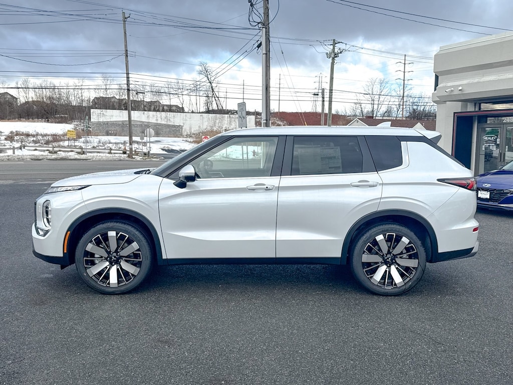 New 2026 Mitsubishi Outlander SE SUV
