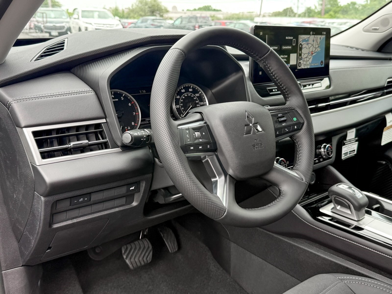 2025 Mitsubishi Outlander SE S-AWC photo 3
