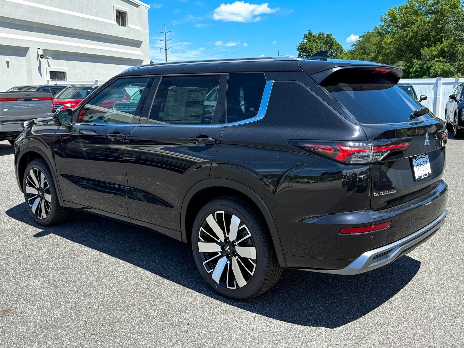 2025 Mitsubishi Outlander SEL GT photo 2