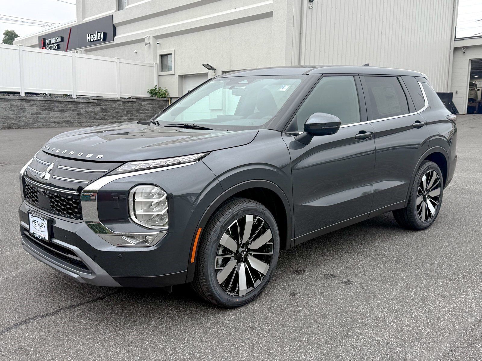 2025 Mitsubishi Outlander SE Ralliart photo 3