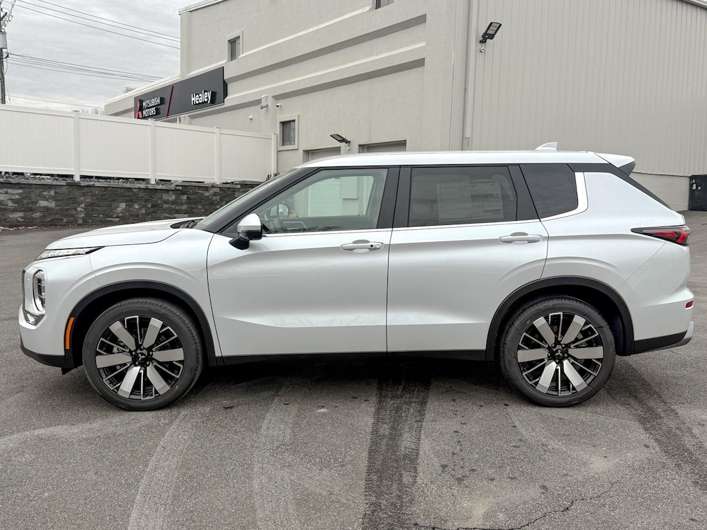 New 2026 Mitsubishi Outlander SE SUV