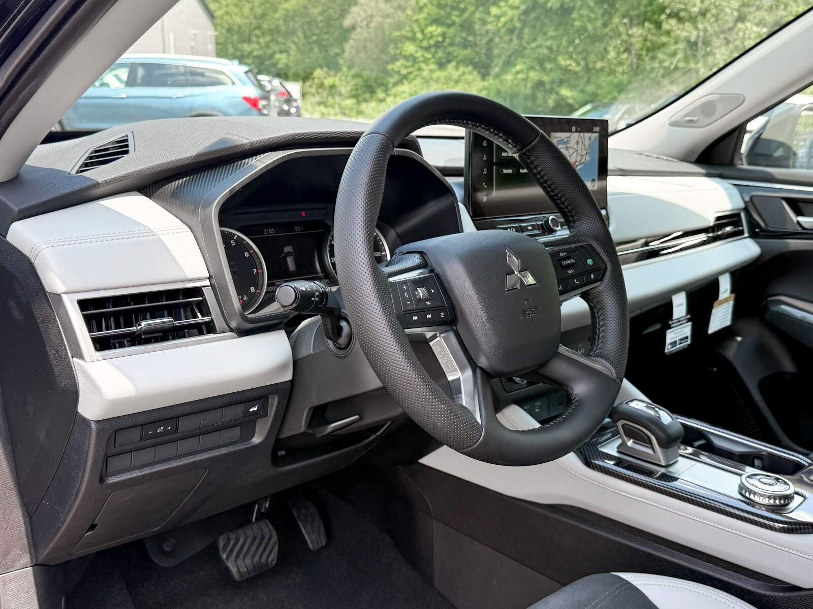 2025 Mitsubishi Outlander SE Ralliart photo 3