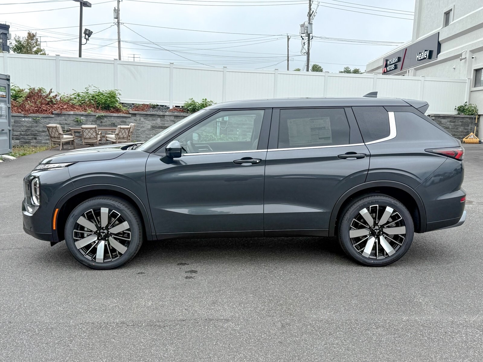 2025 Mitsubishi Outlander SE Ralliart photo 4