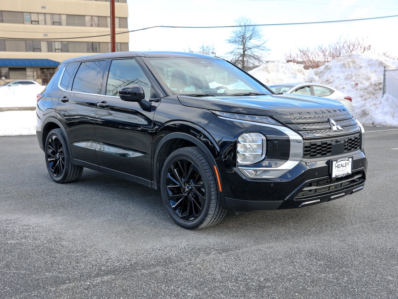 2023 Mitsubishi Outlander SE Black Edition's photo