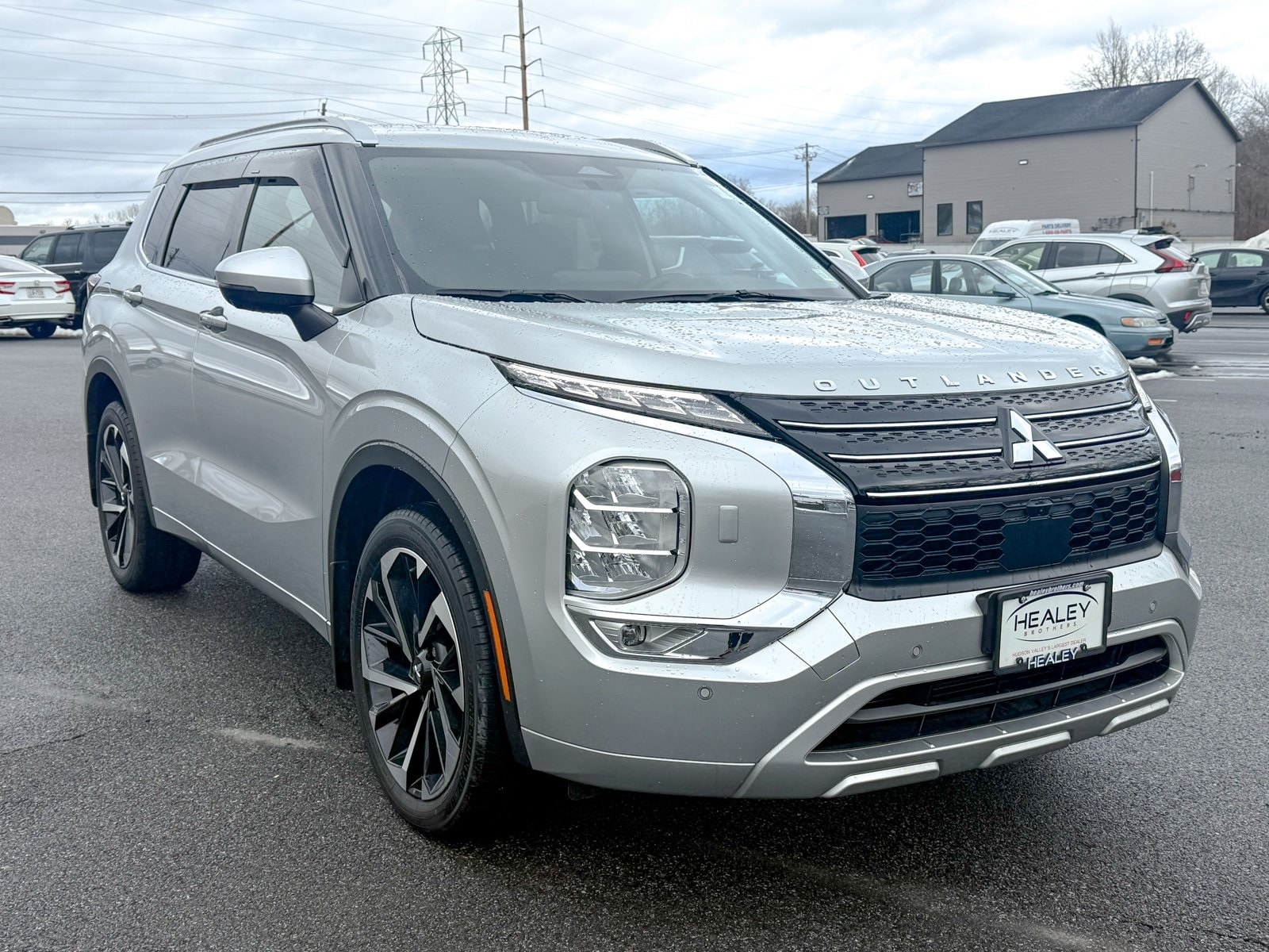 2023 Mitsubishi Outlander SEL's photo