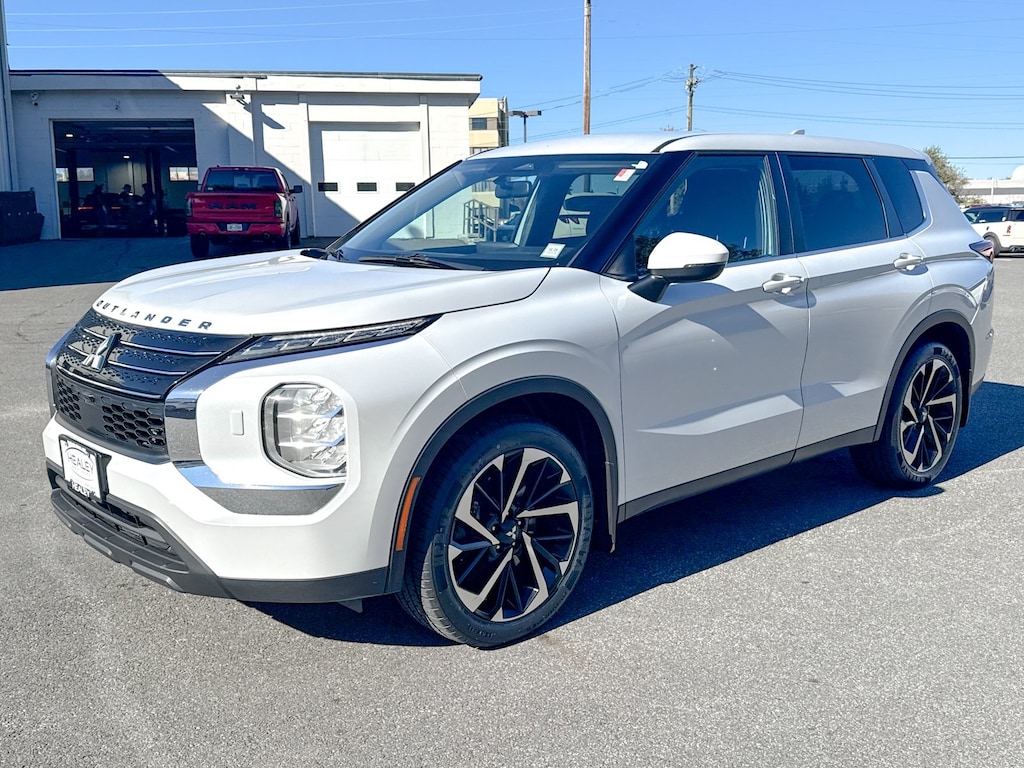 Used 2022 Mitsubishi Outlander ES SUV