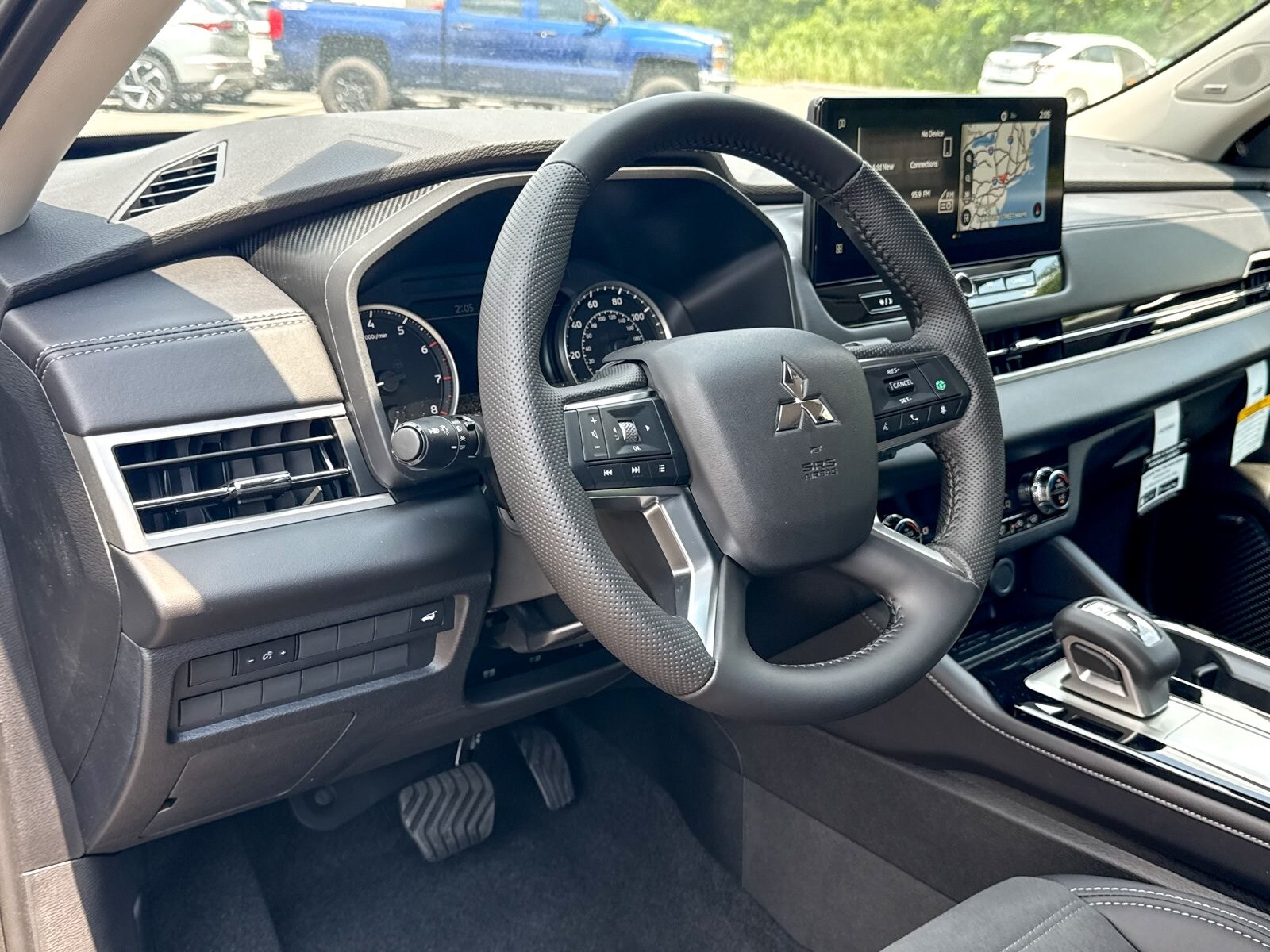 2025 Mitsubishi Outlander SE Ralliart photo 3