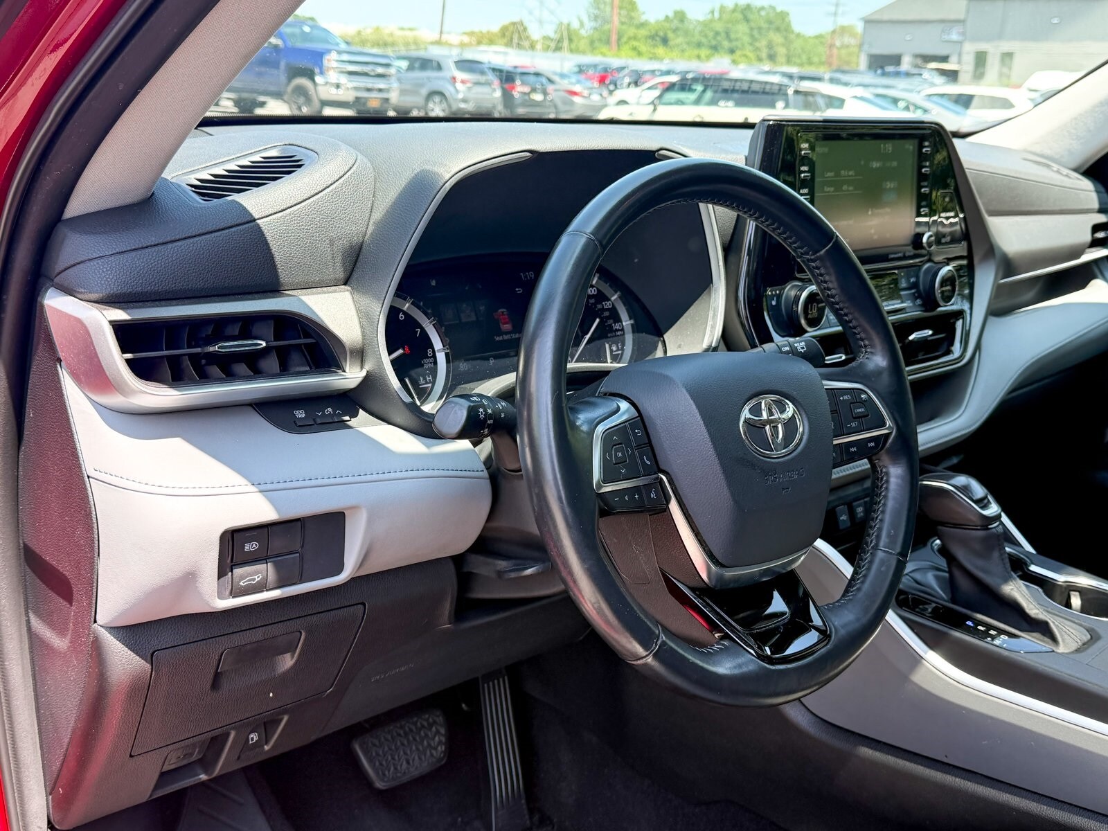 2021 Toyota Highlander XLE photo 3