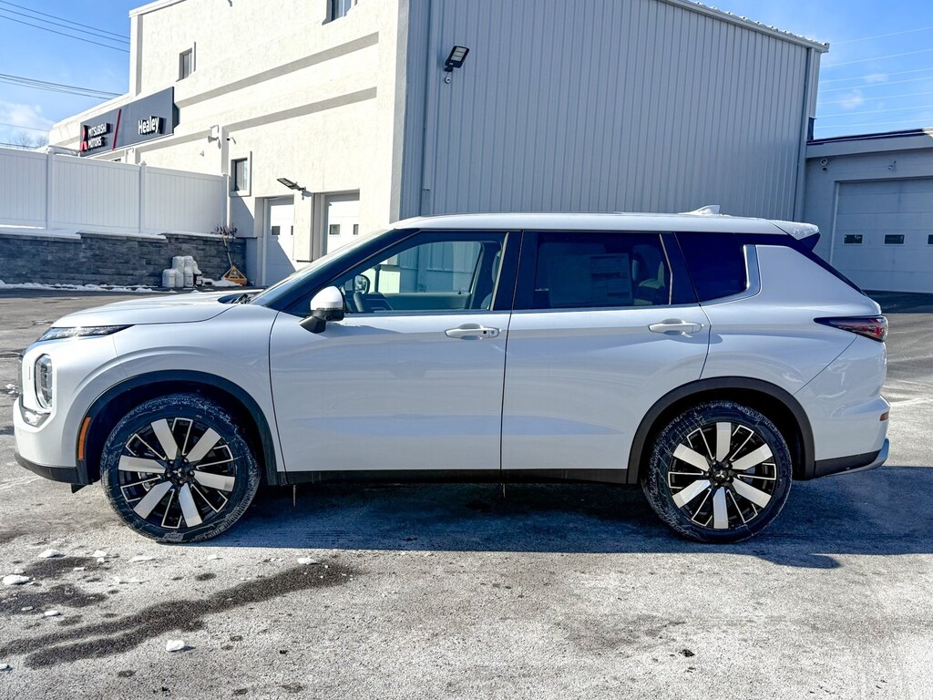 New 2026 Mitsubishi Outlander SE SUV