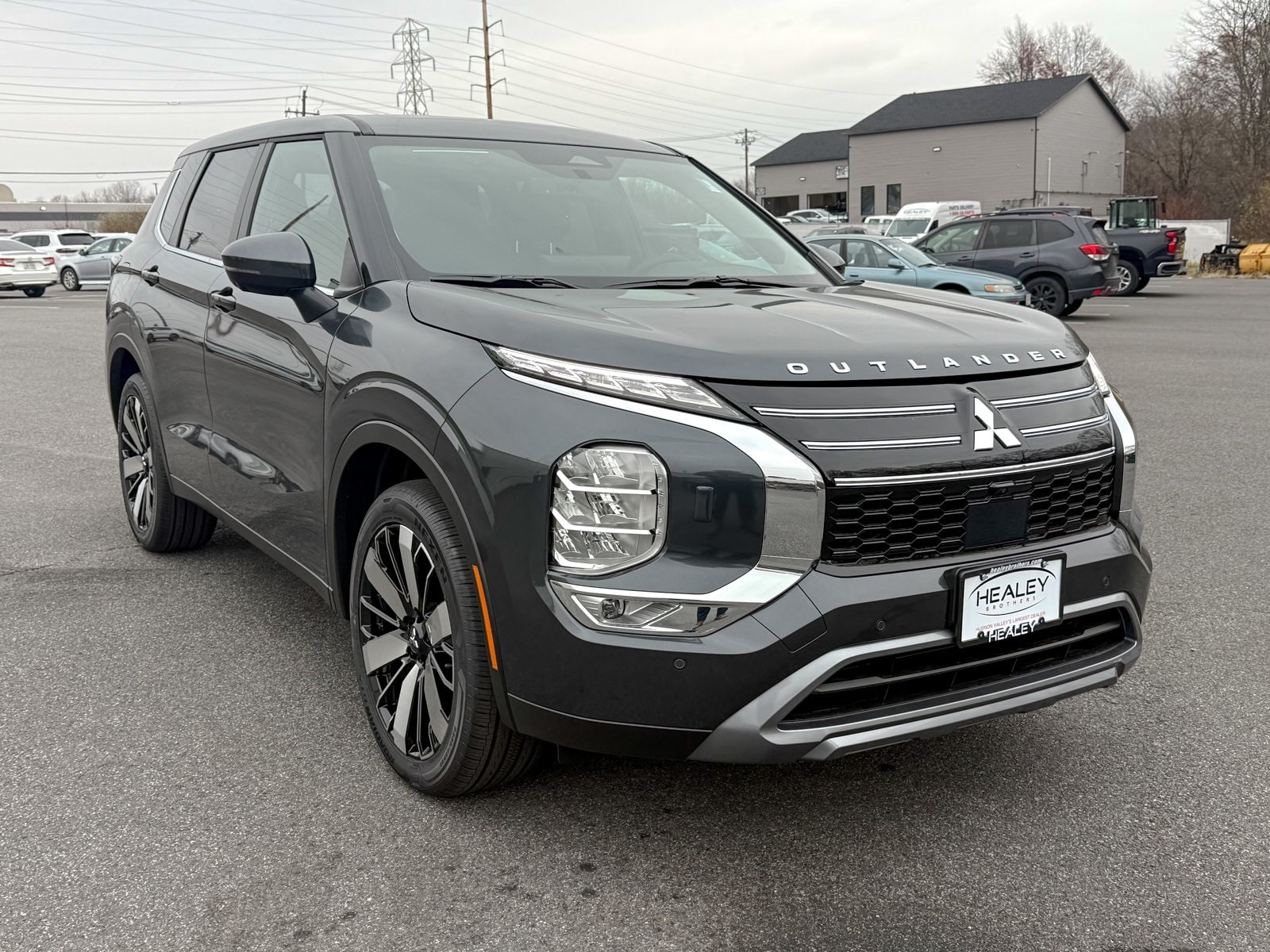 2025 Mitsubishi Outlander SE's photo