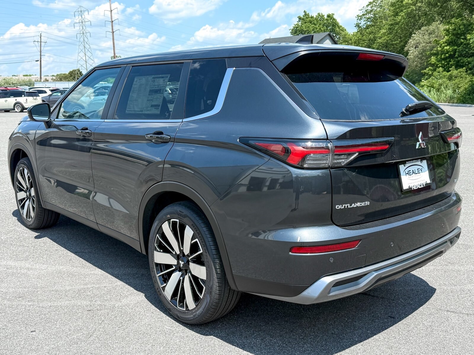 2025 Mitsubishi Outlander SE Ralliart photo 2