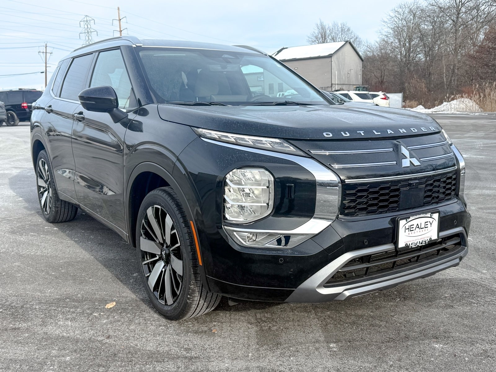 2025 Mitsubishi Outlander SEL Platinum Edition's photo