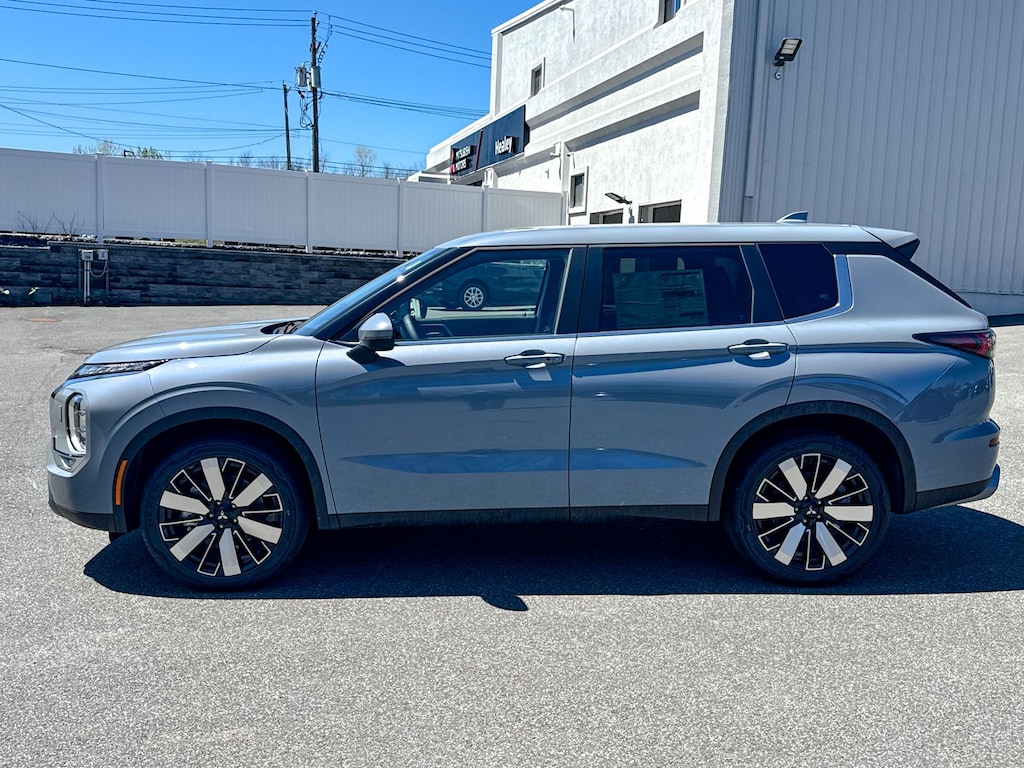 New 2026 Mitsubishi Outlander SE SUV