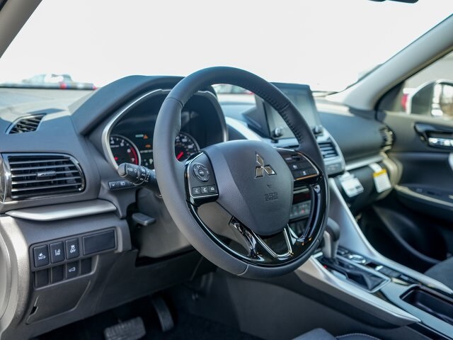 2025 Mitsubishi Eclipse Cross SE photo 3