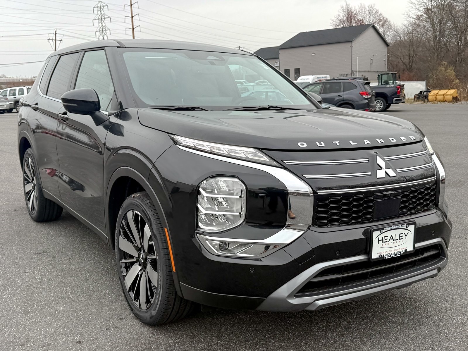 2025 Mitsubishi Outlander SE's photo