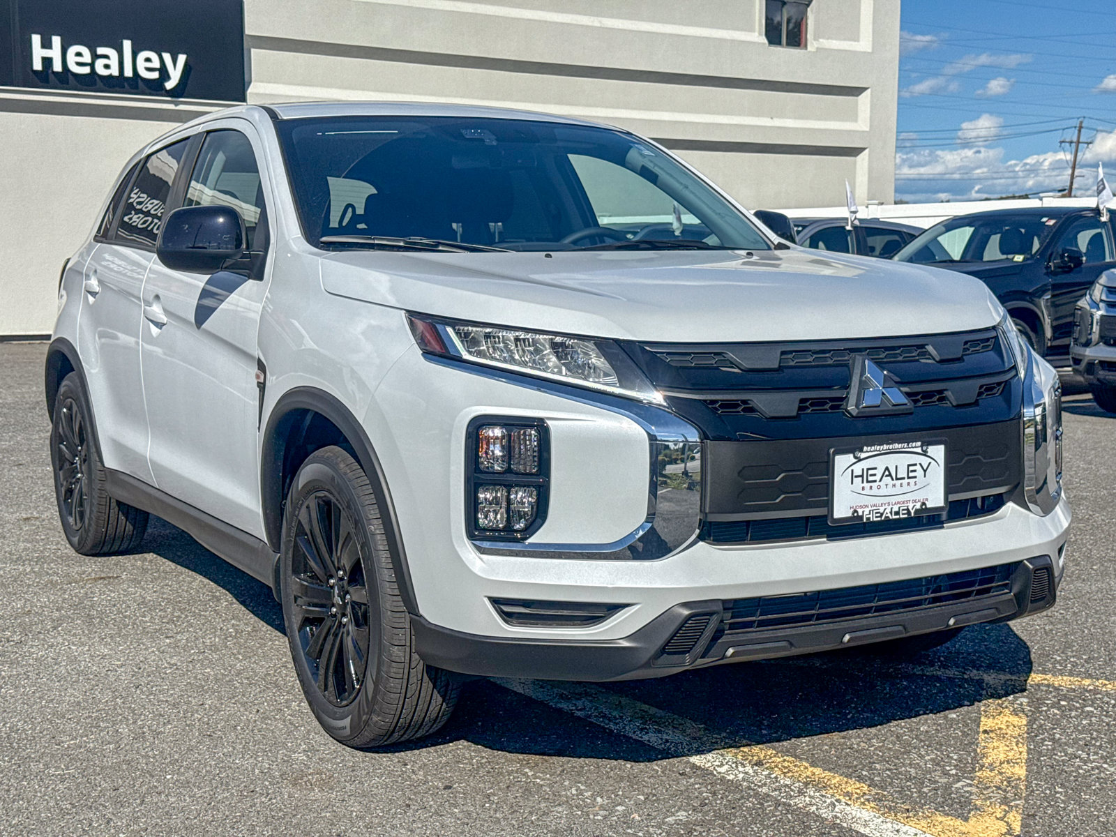 2027 Mitsubishi Outlander Sport LE