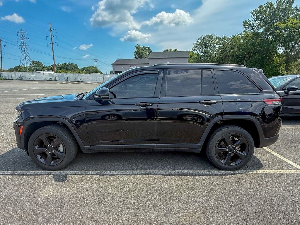 Used 2023 Jeep Grand Cherokee Limited SUV