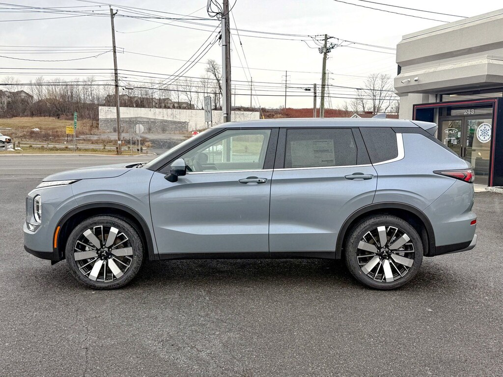New 2026 Mitsubishi Outlander SE SUV