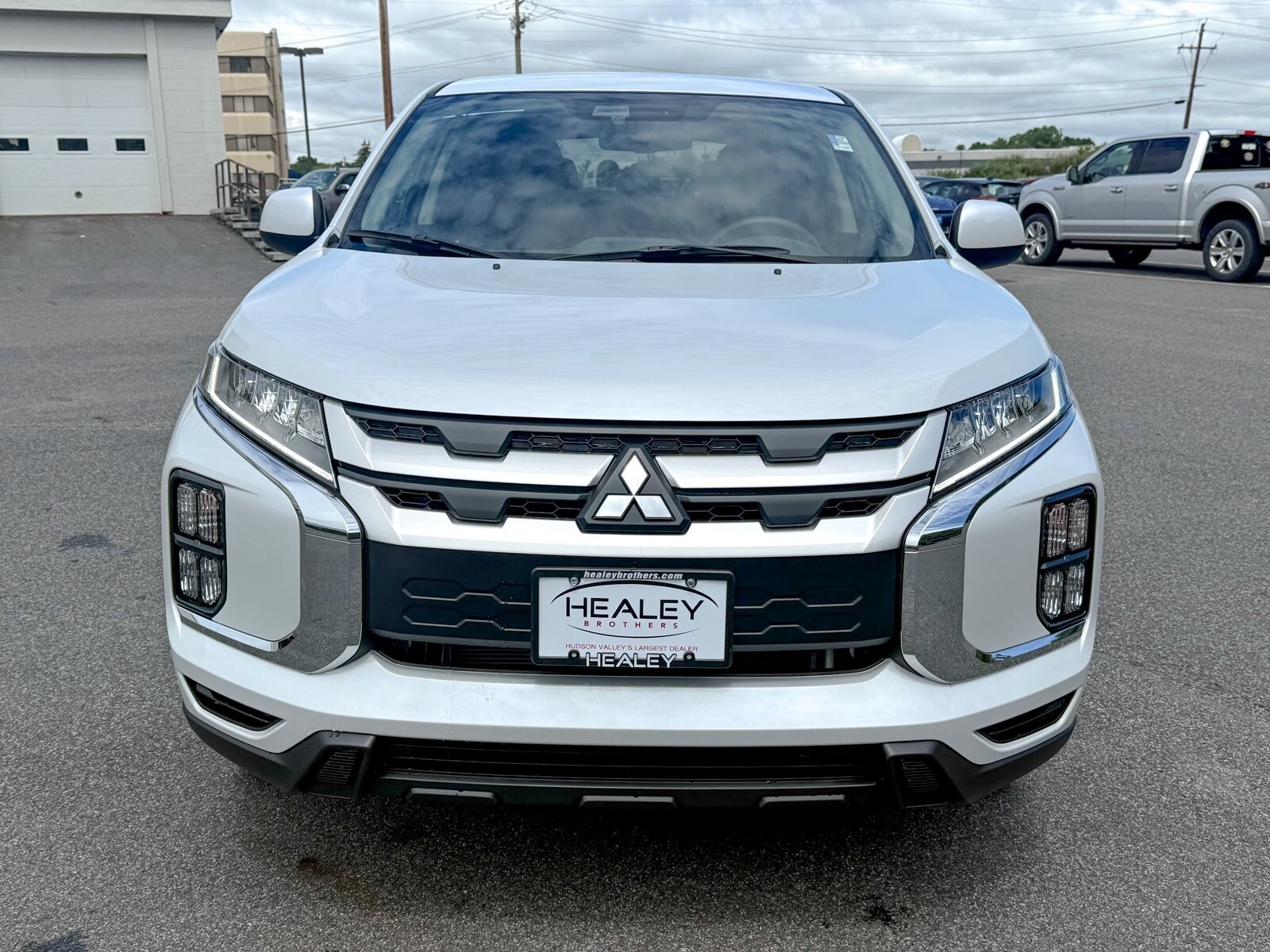 2025 Mitsubishi Outlander Sport ES photo 2