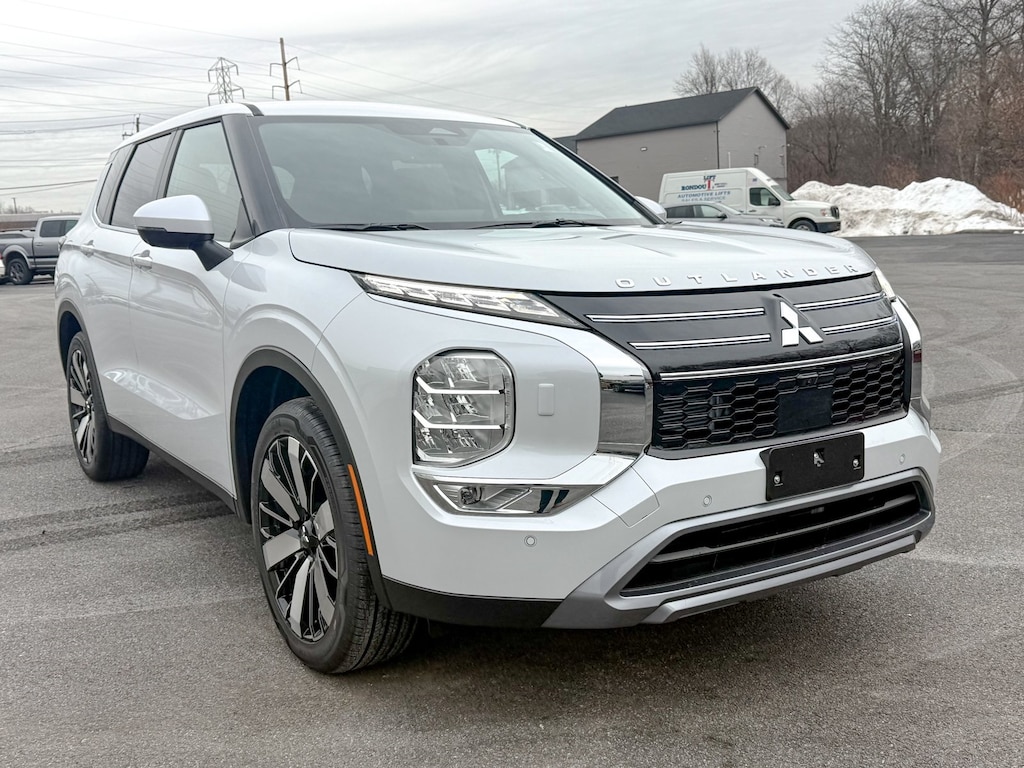 New 2026 Mitsubishi Outlander SE SUV