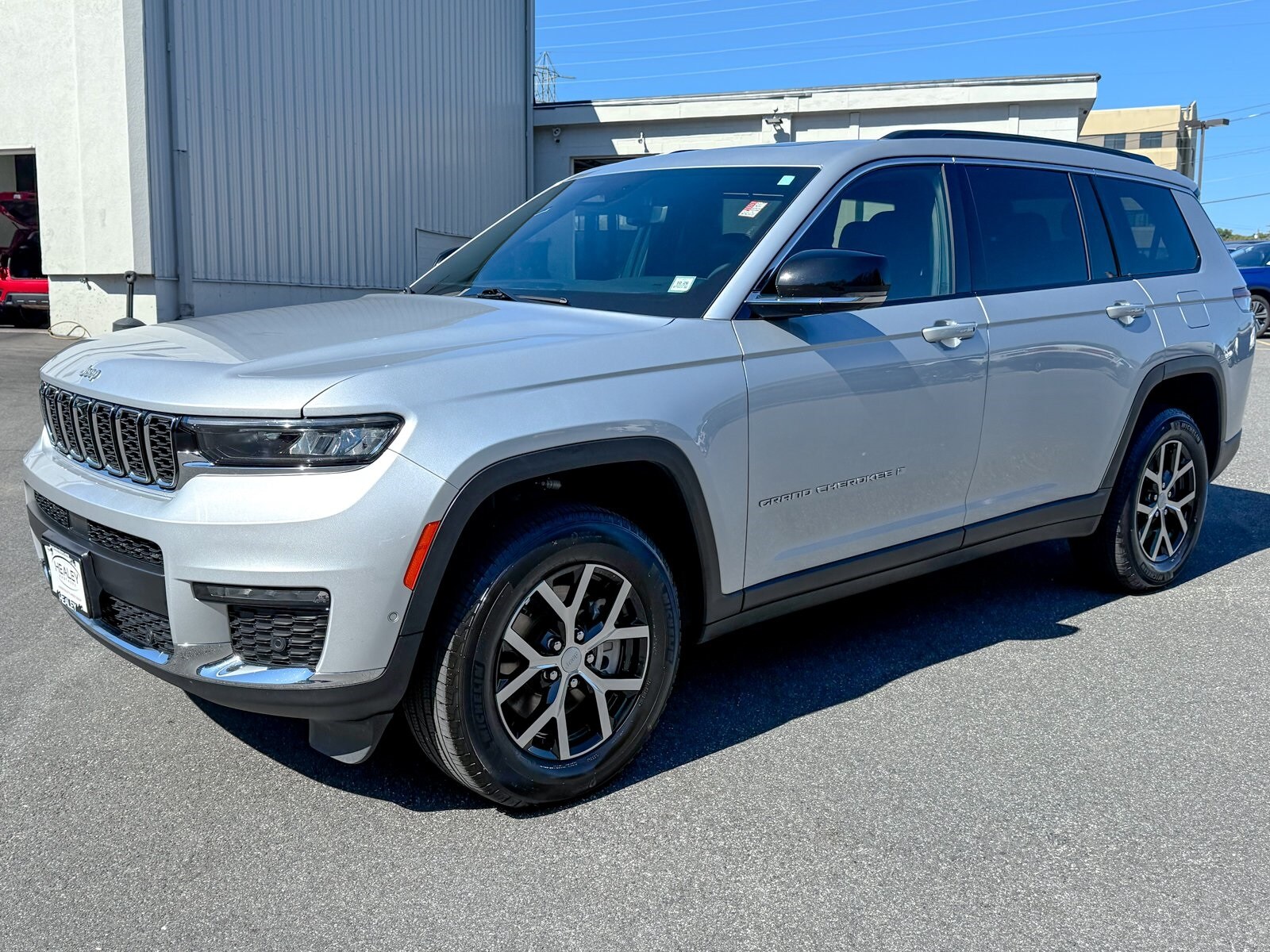 2024 Jeep Grand Cherokee Limited photo 2
