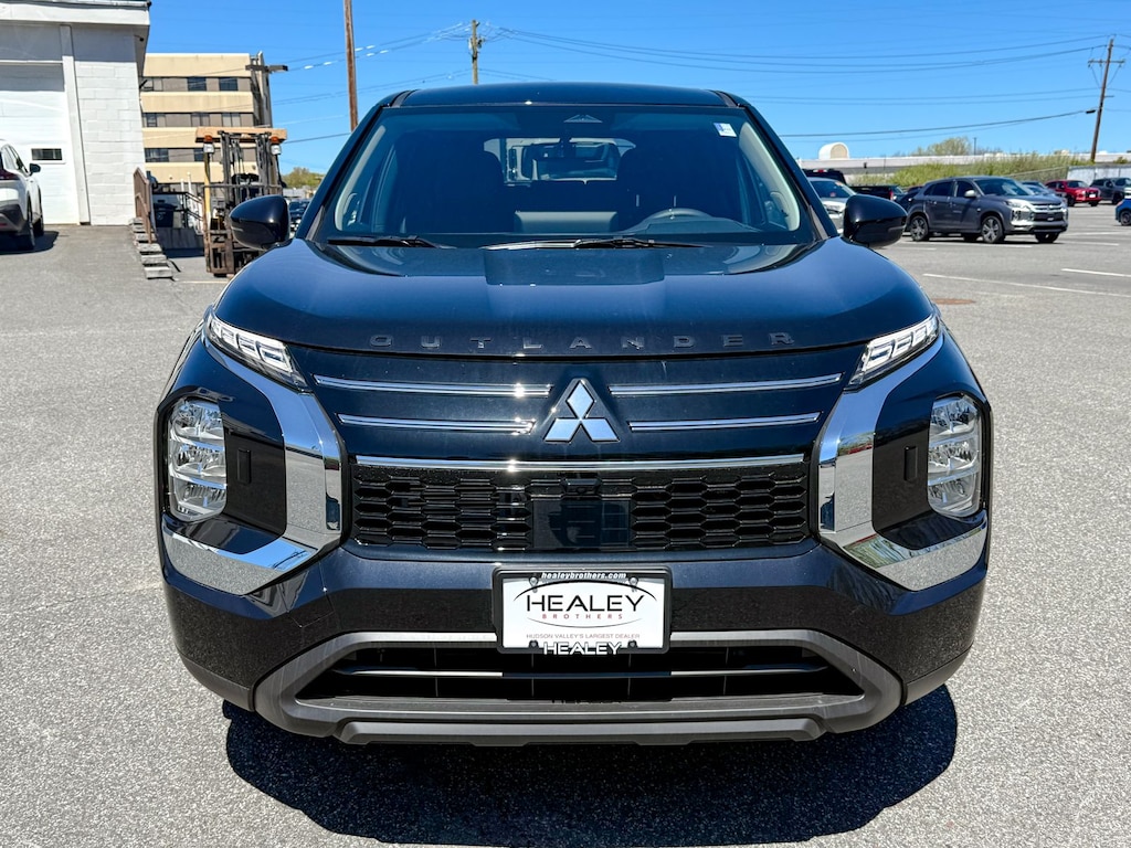 New 2026 Mitsubishi Outlander ES SUV