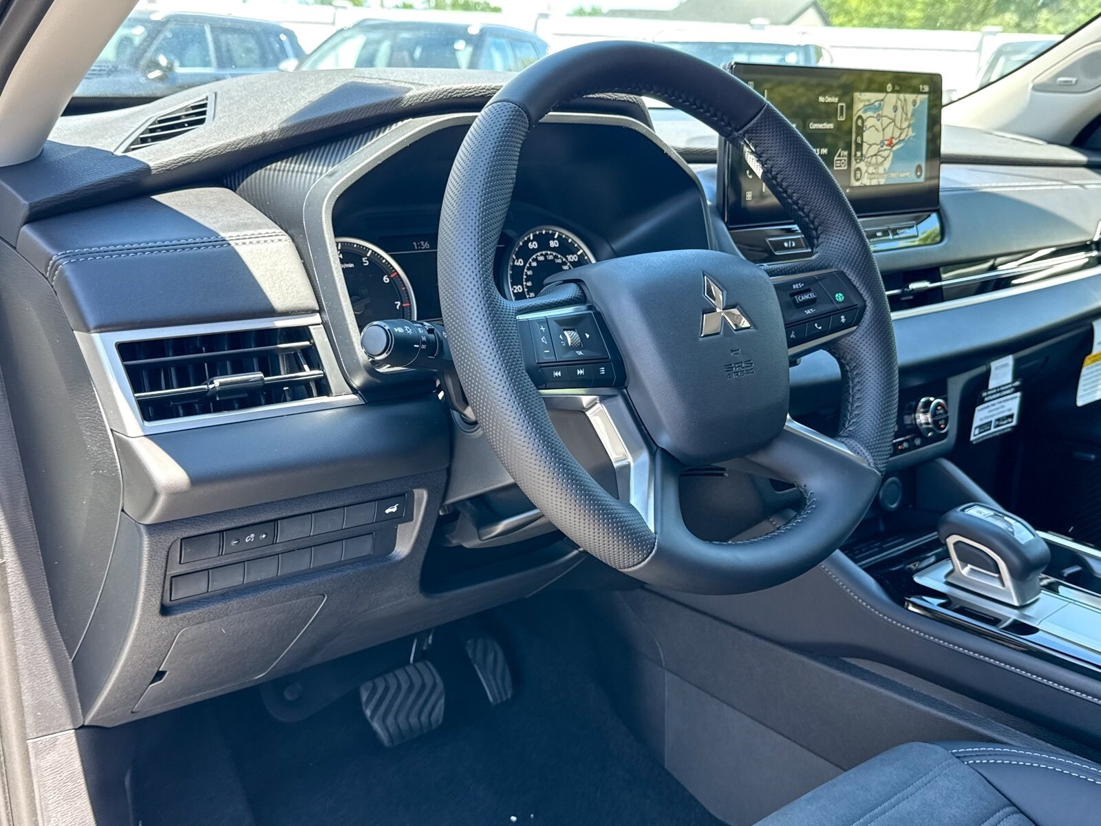 2025 Mitsubishi Outlander SE S-AWC photo 3