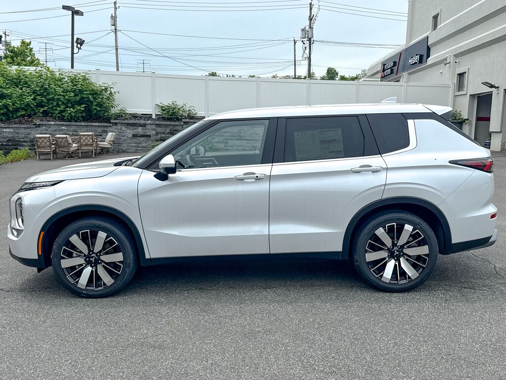 New 2026 Mitsubishi Outlander SE SUV
