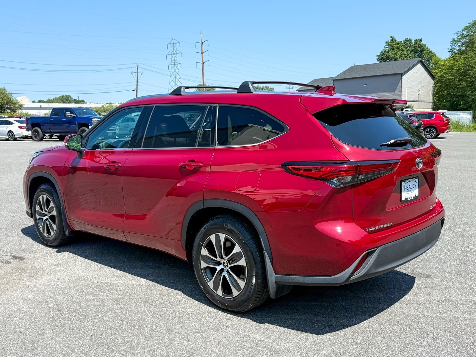 2021 Toyota Highlander XLE photo 2