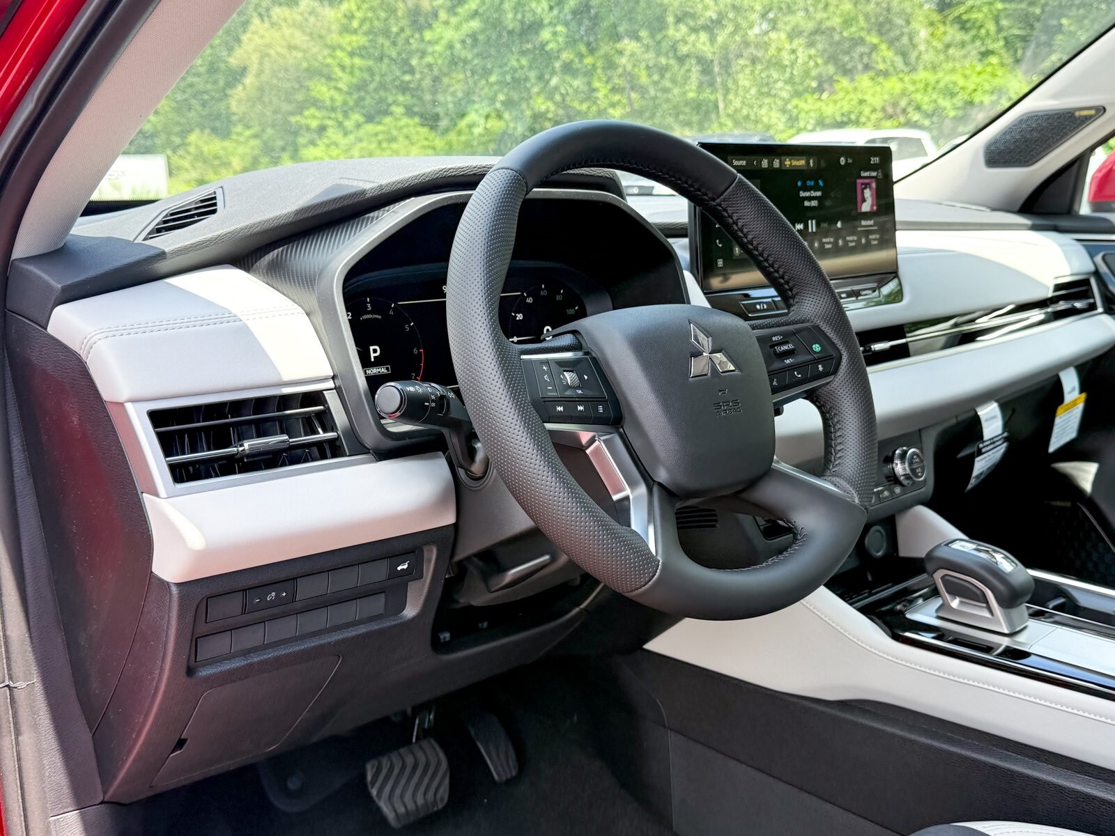 2025 Mitsubishi Outlander SE Ralliart photo 3