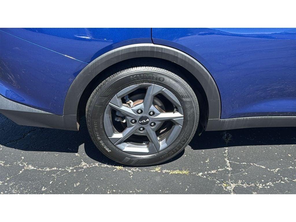2025 Kia K4 LXS - Photo 12