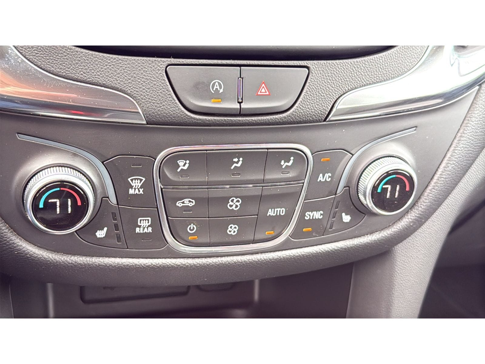 2024 Chevrolet Equinox LT - Photo 23