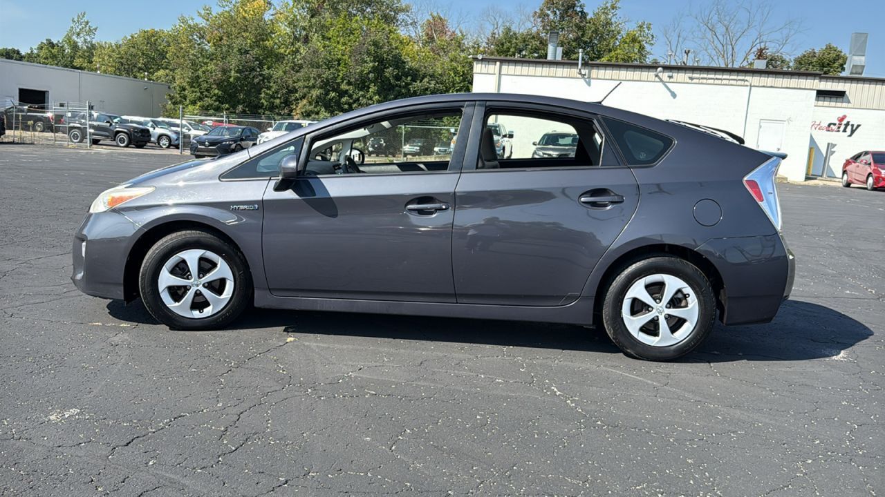 2013 Toyota Prius Three photo 3