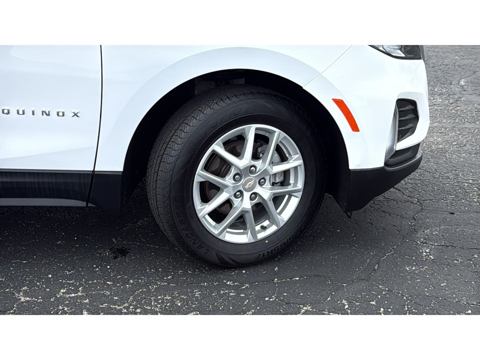 2024 Chevrolet Equinox LT - Photo 11