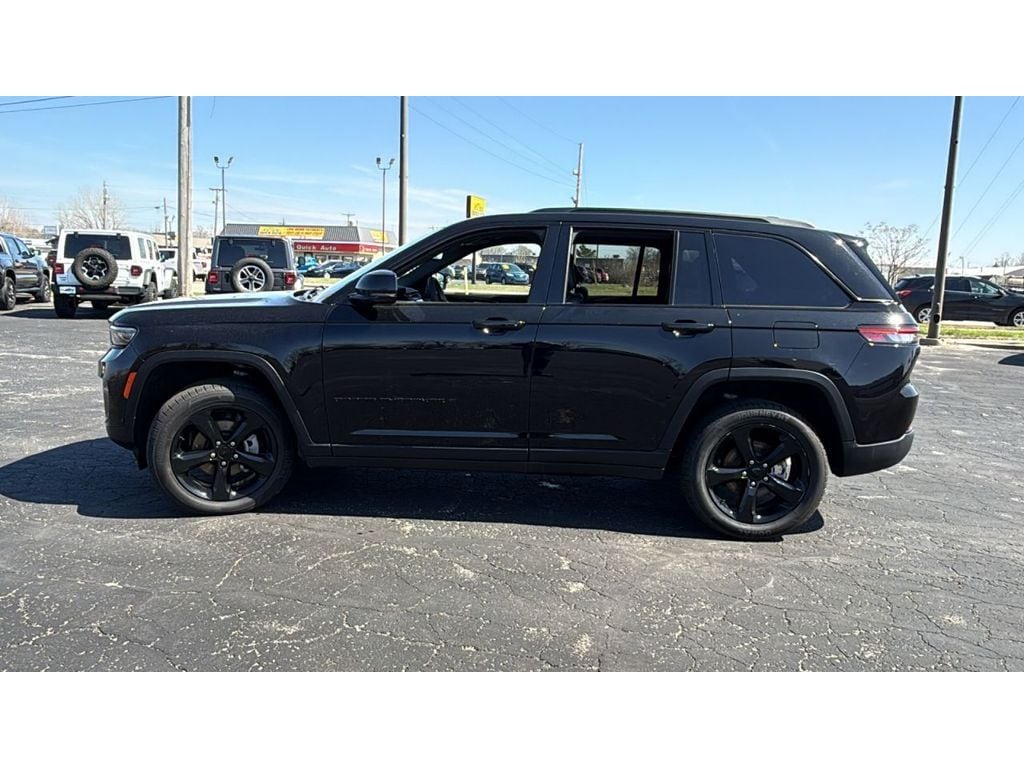 Used 2023 Jeep Grand Cherokee Altitude Sport Utility