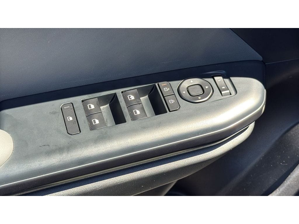 2025 Kia K4 LXS - Photo 13