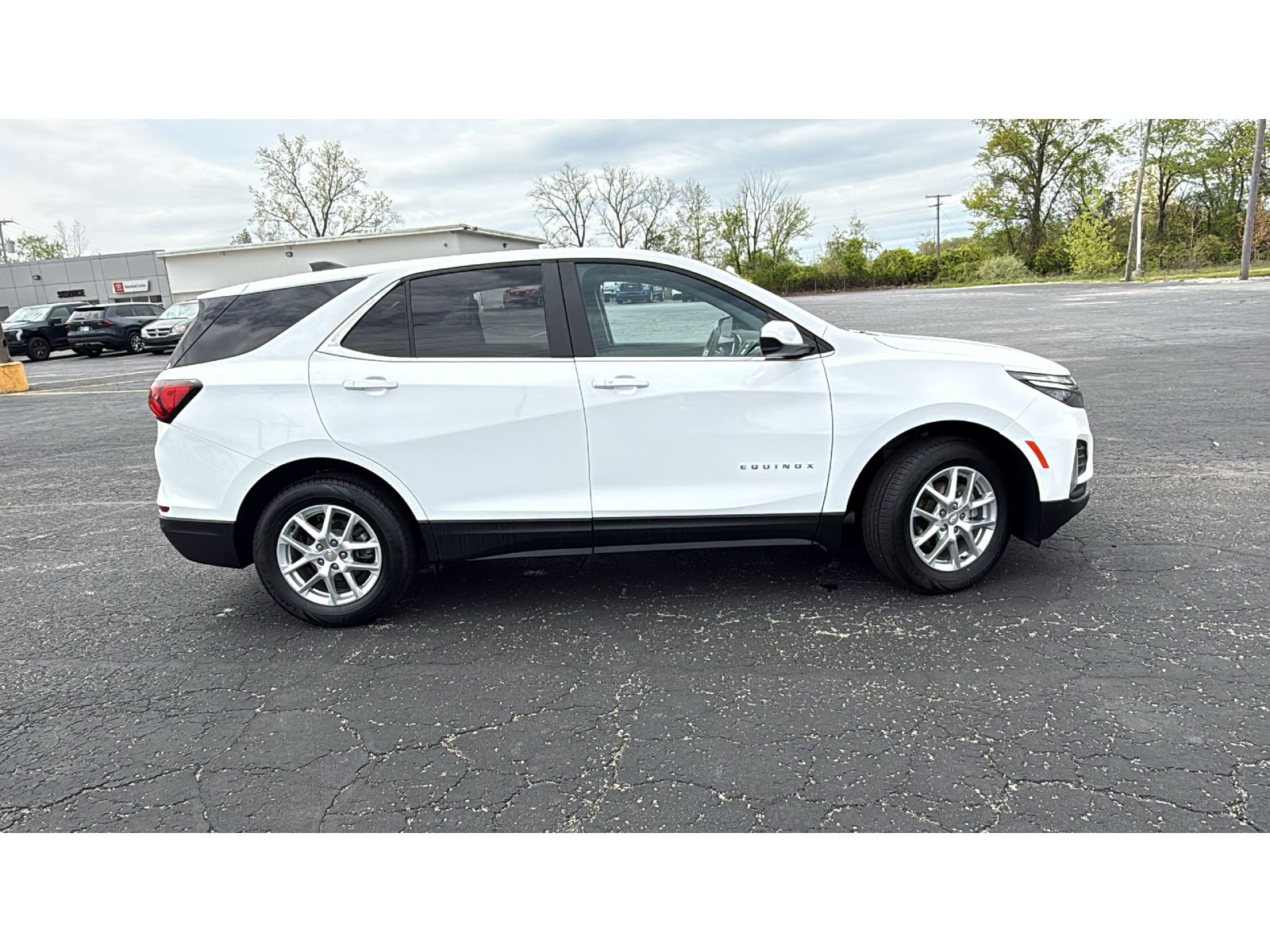 2024 Chevrolet Equinox LT - Photo 10