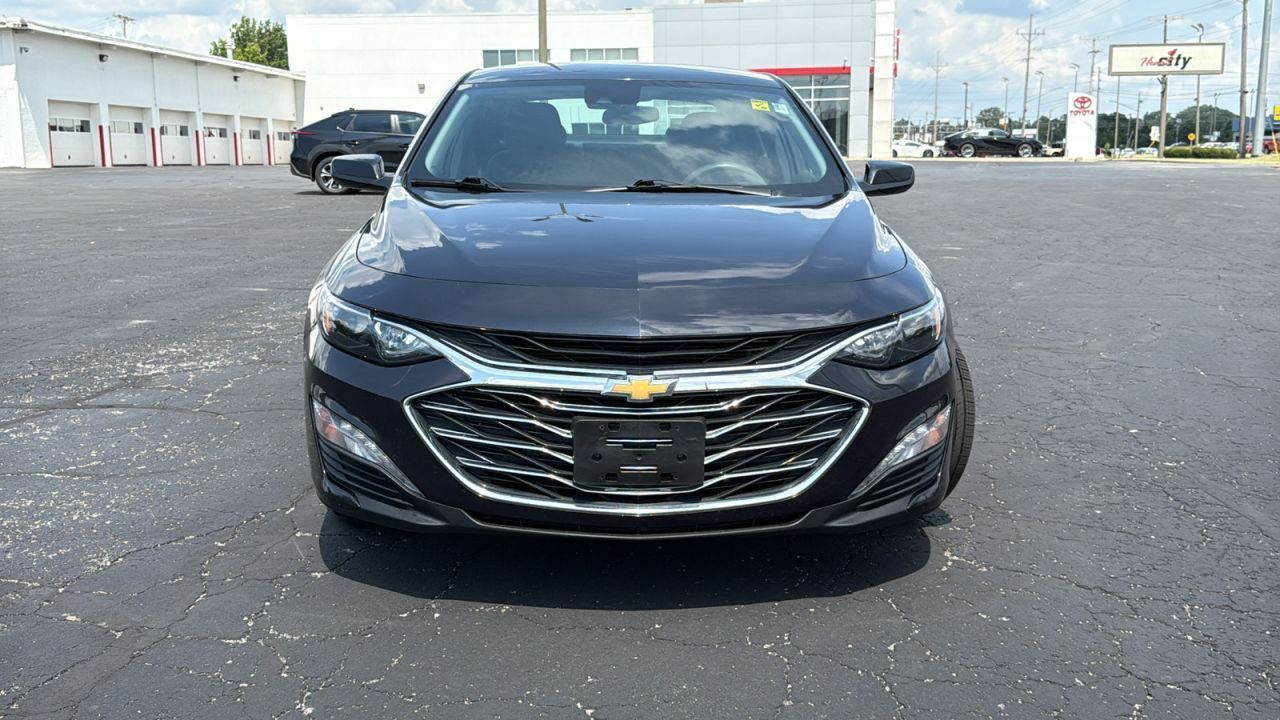 2023 Chevrolet Malibu 1LT photo 2