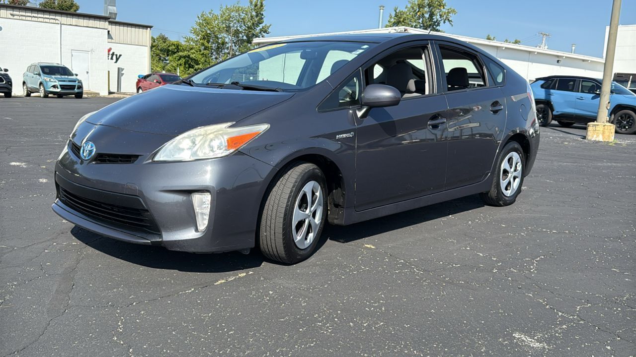 2013 Toyota Prius Three photo 2
