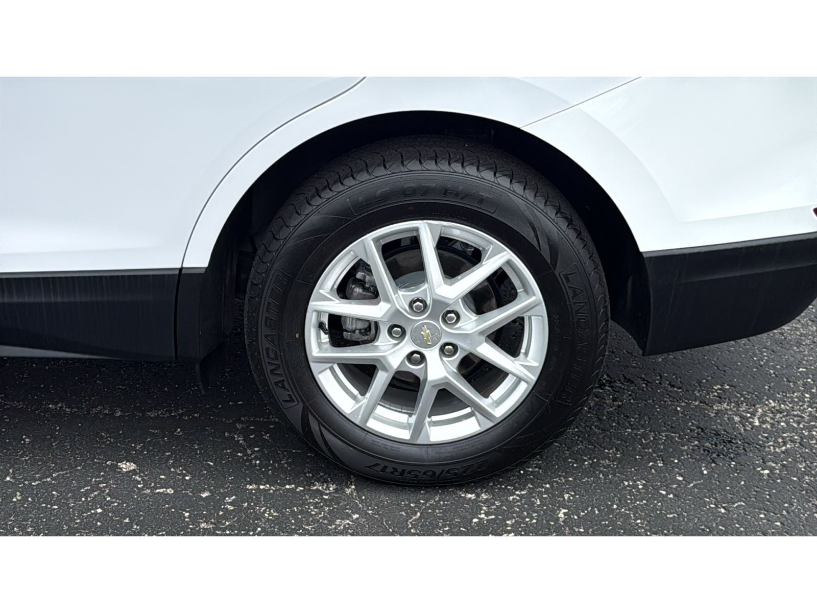 2024 Chevrolet Equinox LT - Photo 13