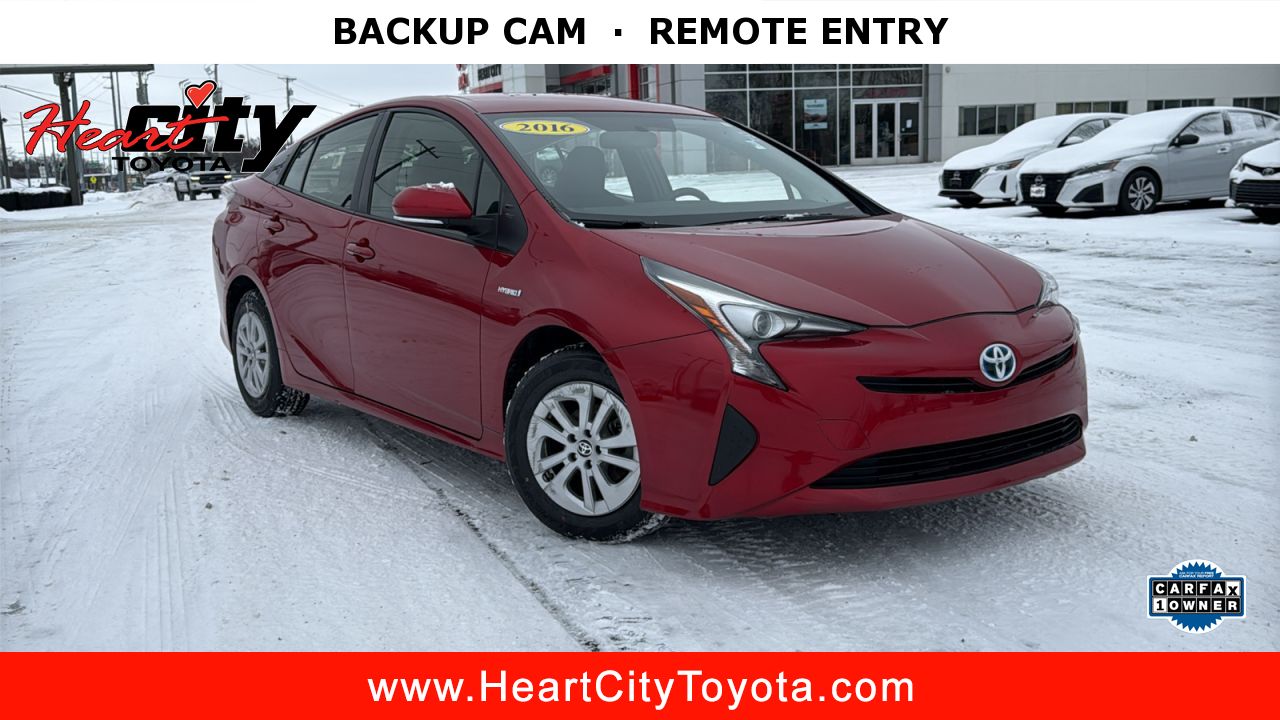 2016 Toyota Prius Two's photo