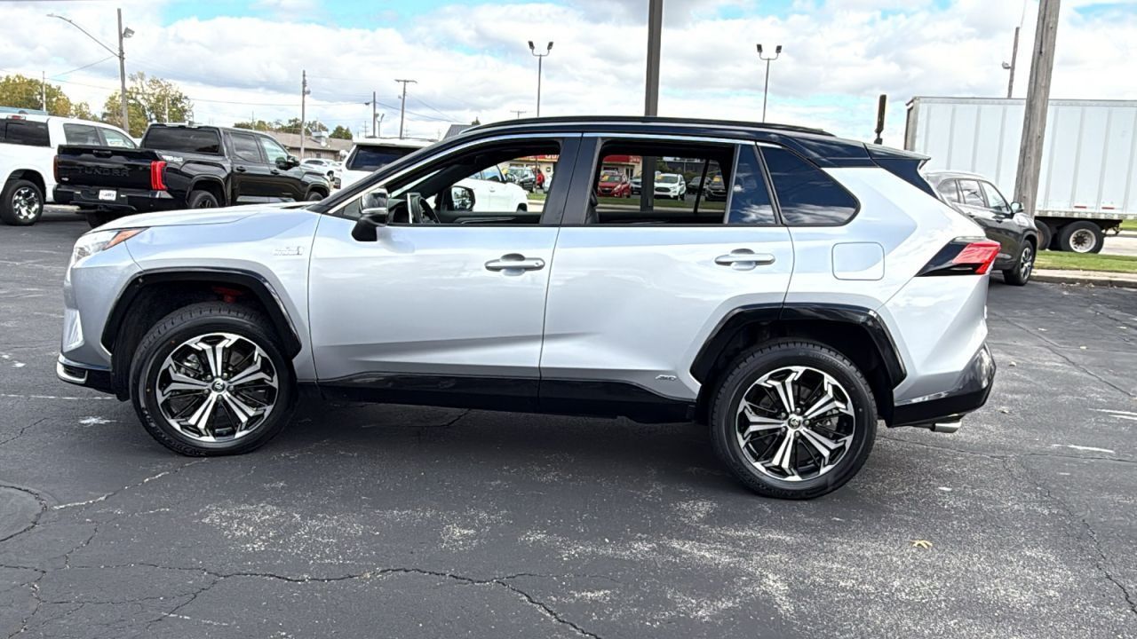 2022 Toyota RAV4 Prime XSE photo 4