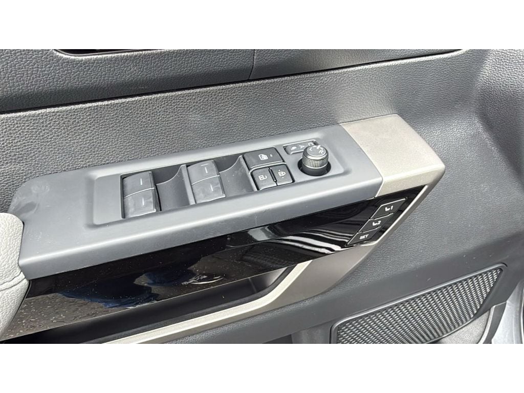2026 Toyota Tundra Limited - Photo 10