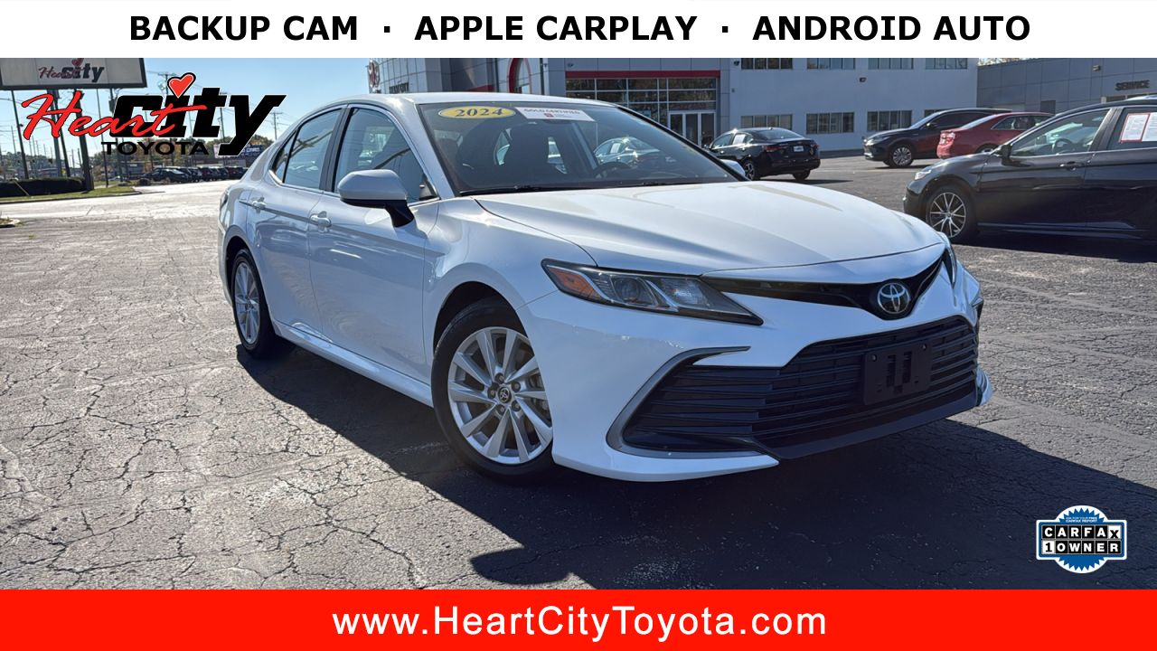 2024 Toyota Camry LE's photo