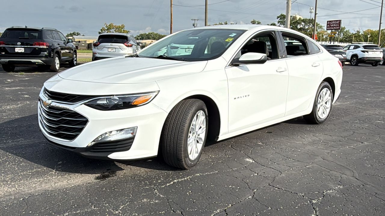 2024 Chevrolet Malibu 1LT photo 3