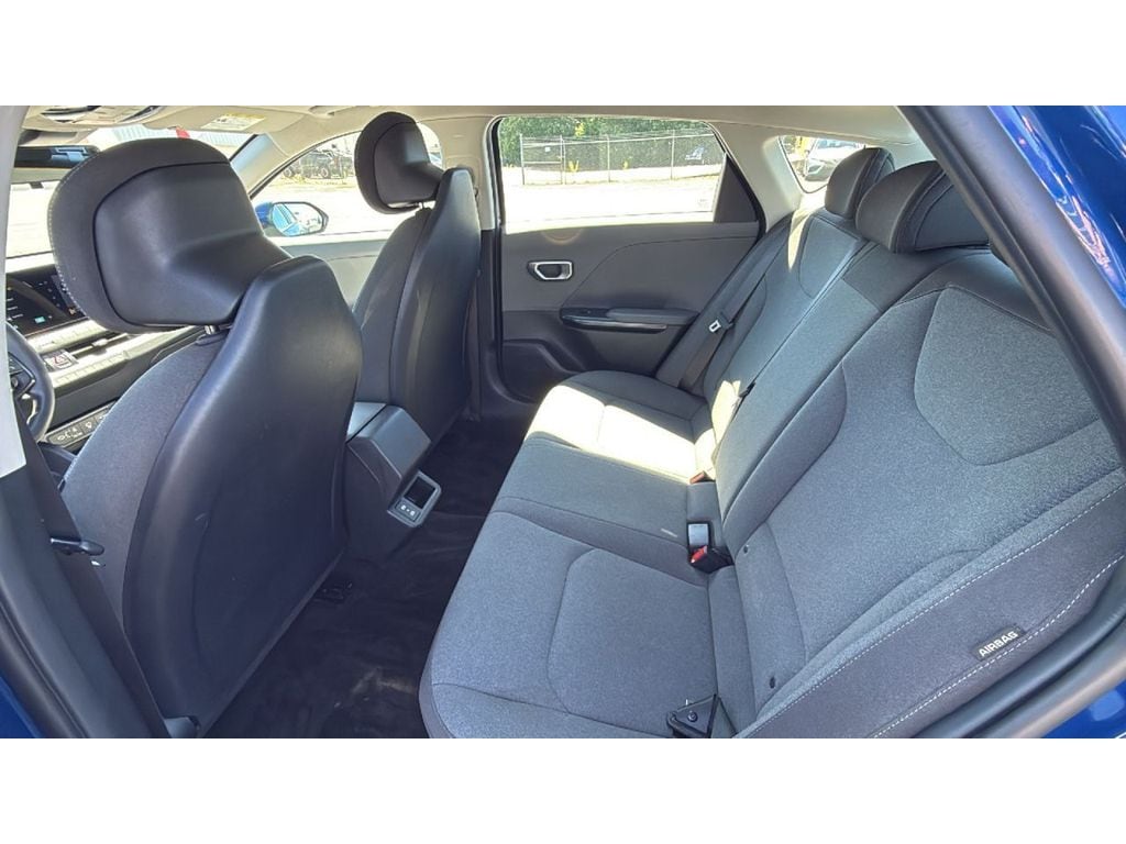 2025 Kia K4 LXS - Photo 29