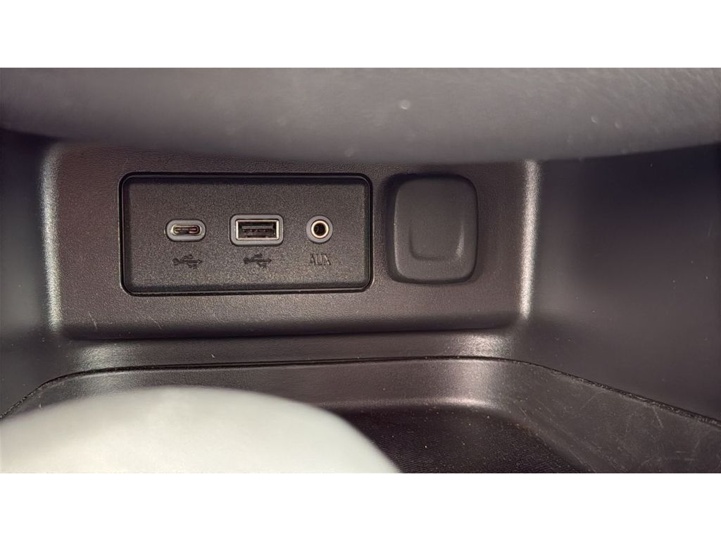 2024 Chevrolet Equinox LT - Photo 24