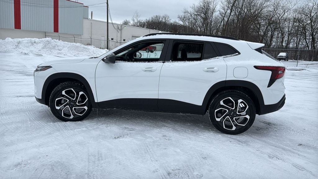 Used 2025 Chevrolet Trax 2RS Sport Utility