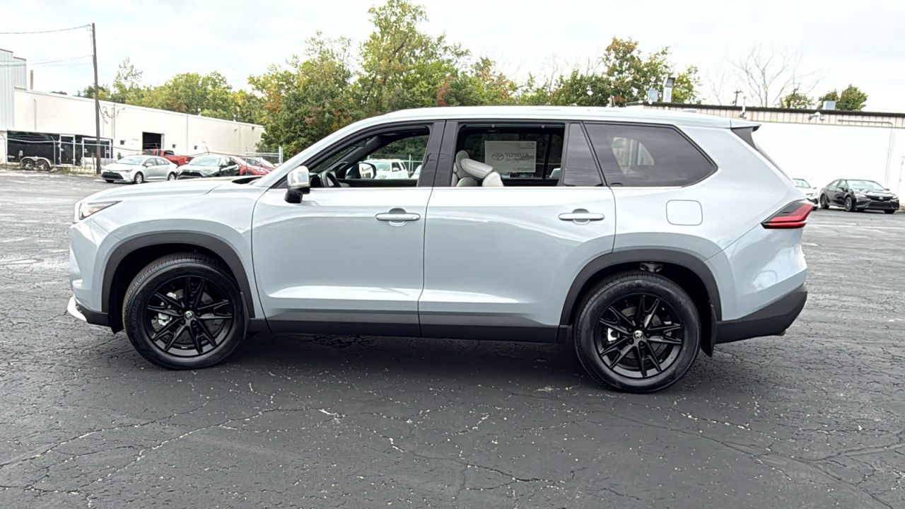 2026 Toyota Grand Highlander Hybrid MAX Platinum photo 3