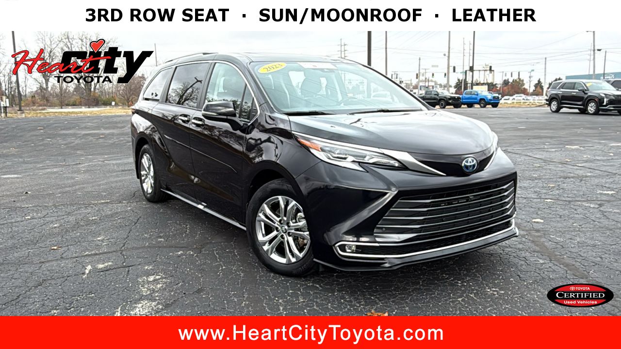 2023 Toyota Sienna Platinum's photo